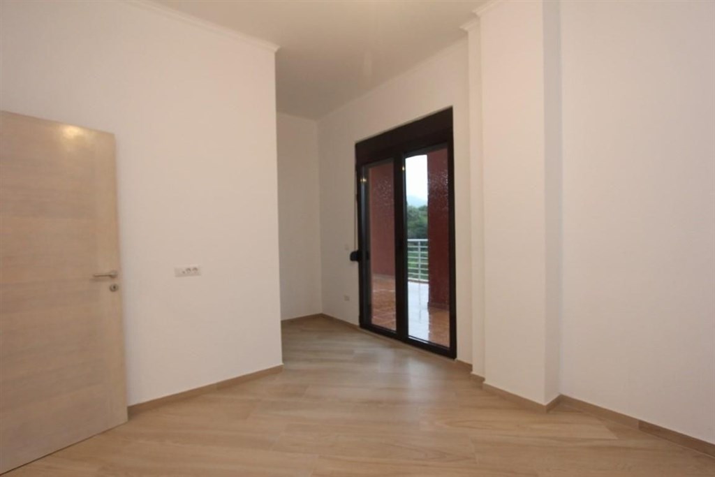 na-prodej-penthouse-s-vyhledem-na-more-dobra-voda-cerna-hora