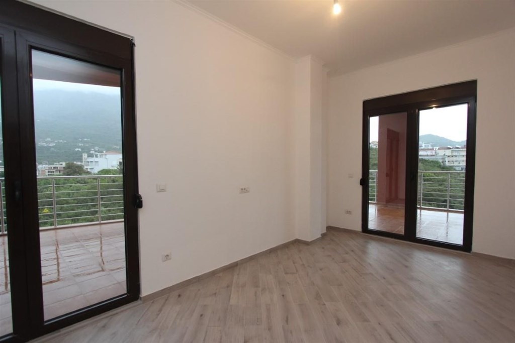 na-prodej-penthouse-s-vyhledem-na-more-dobra-voda-cerna-hora