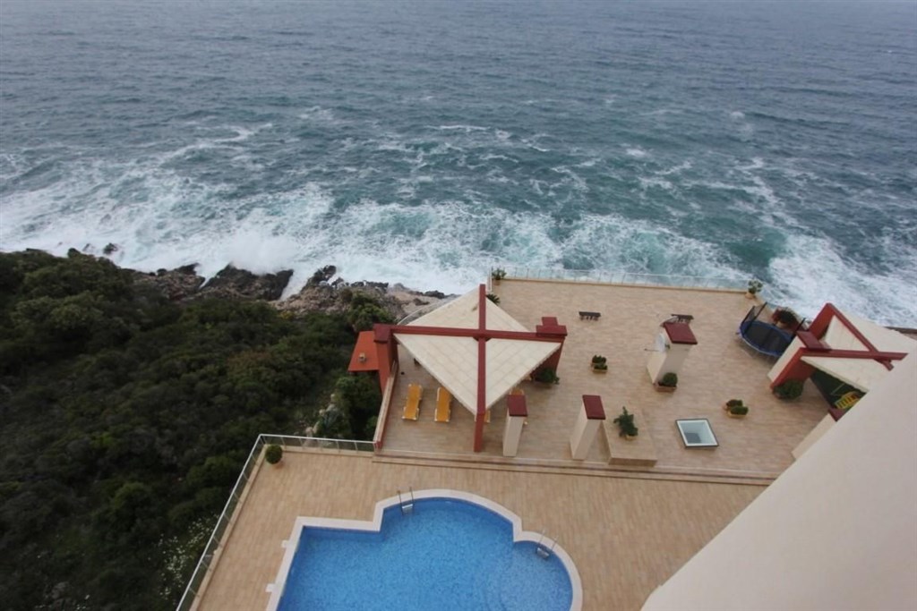 na-prodej-penthouse-s-vyhledem-na-more-dobra-voda-cerna-hora
