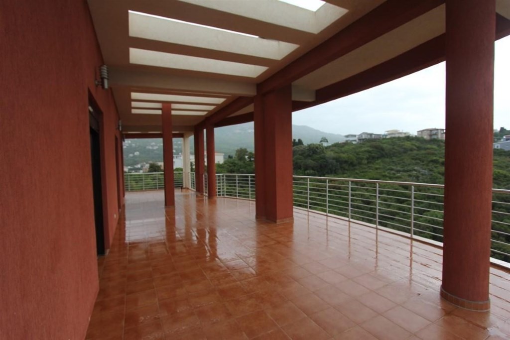 na-prodej-penthouse-s-vyhledem-na-more-dobra-voda-cerna-hora
