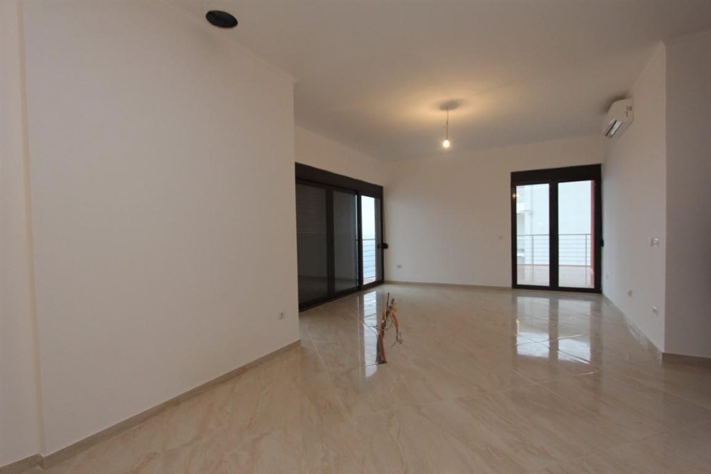 na-prodej-penthouse-s-vyhledem-na-more-dobra-voda-cerna-hora