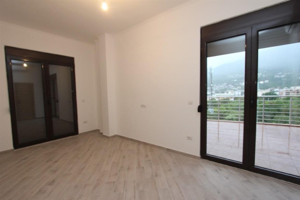 na-prodej-penthouse-s-vyhledem-na-more-dobra-voda-cerna-hora