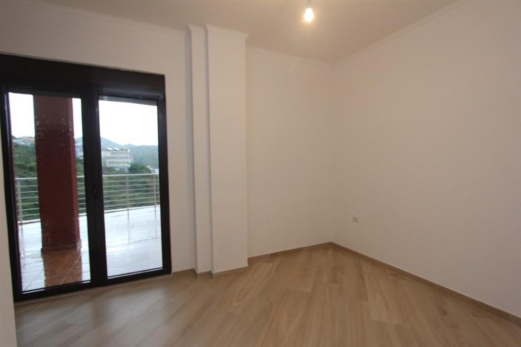 na-prodej-penthouse-s-vyhledem-na-more-dobra-voda-cerna-hora