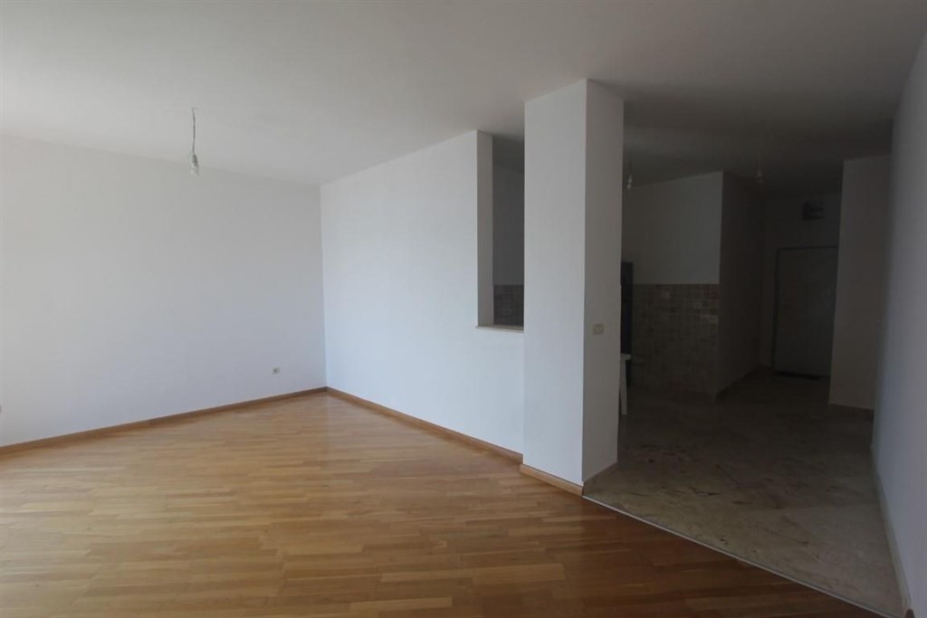 na-prodej-nezarizeny-apartman-50-m-od-more-rafailovici-cerna-hora