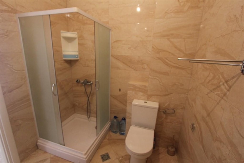 na-prodej-nezarizeny-apartman-50-m-od-more-rafailovici-cerna-hora