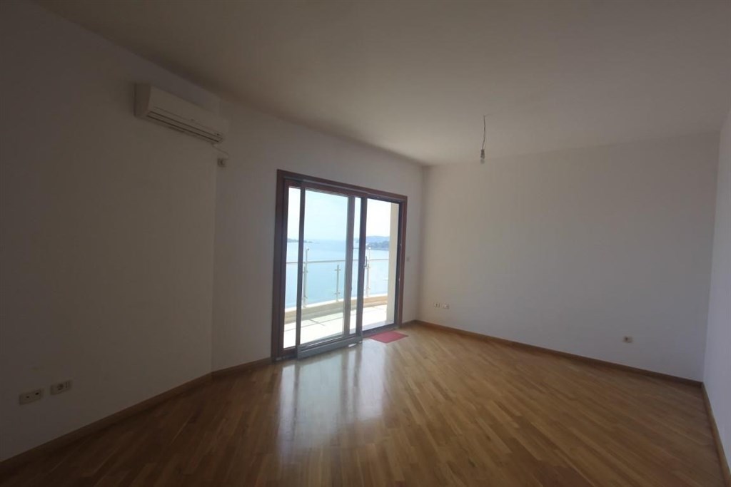 na-prodej-nezarizeny-apartman-50-m-od-more-rafailovici-cerna-hora