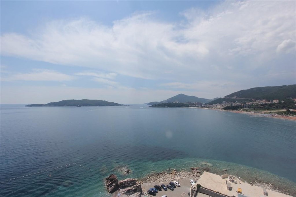 na-prodej-nezarizeny-apartman-50-m-od-more-rafailovici-cerna-hora