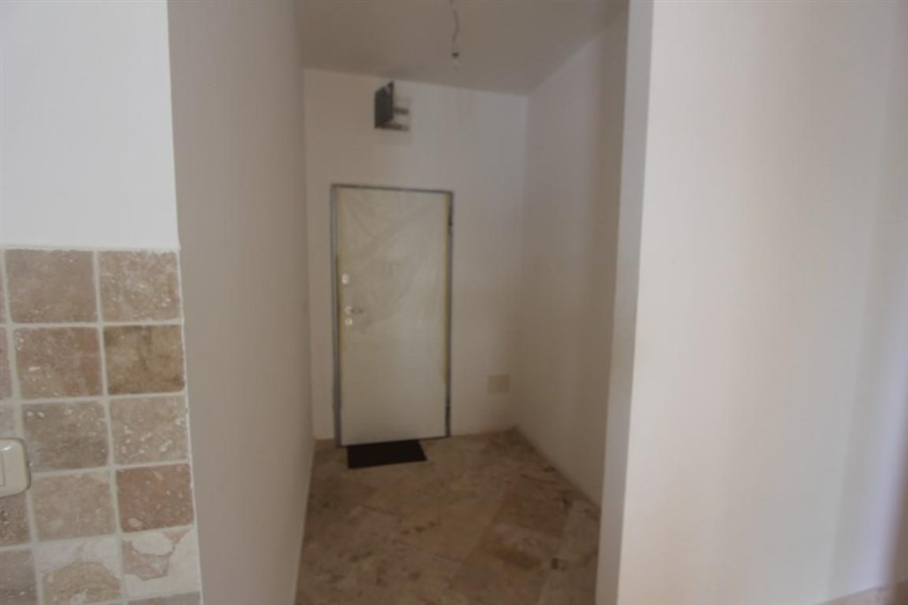 na-prodej-nezarizeny-apartman-50-m-od-more-rafailovici-cerna-hora