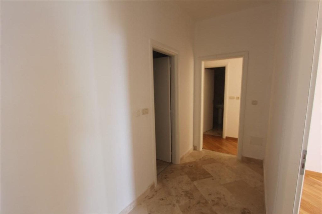 na-prodej-nezarizeny-apartman-50-m-od-more-rafailovici-cerna-hora