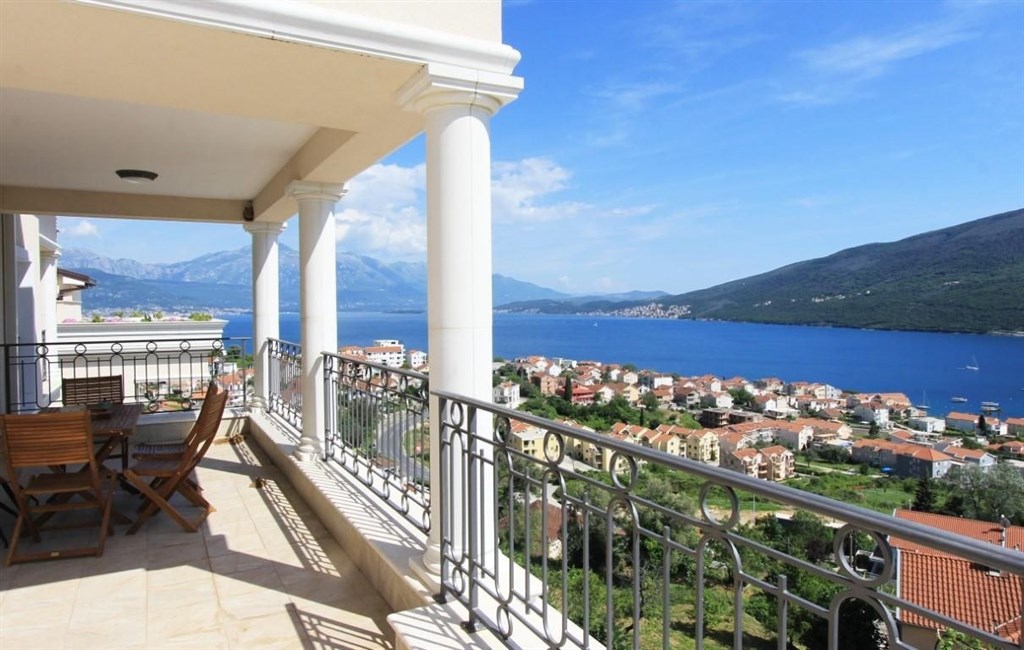 na-prodej-novy-penthouse-s-vyhledem-na-more-djenovici-cerna-hora