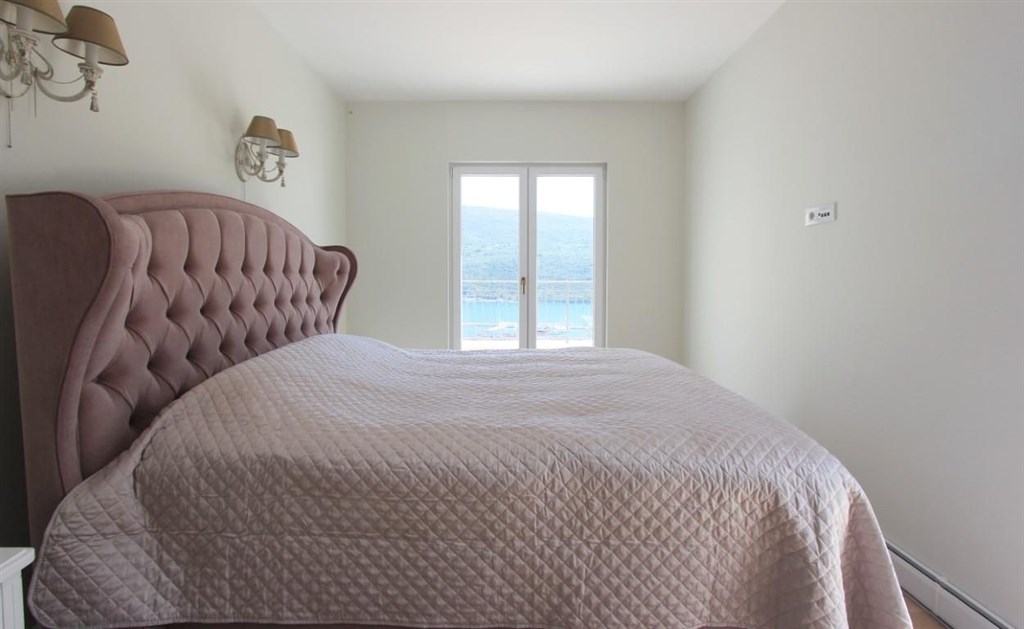 na-prodej-novy-penthouse-s-vyhledem-na-more-djenovici-cerna-hora