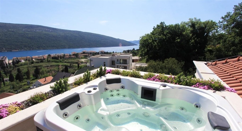na-prodej-novy-penthouse-s-vyhledem-na-more-djenovici-cerna-hora