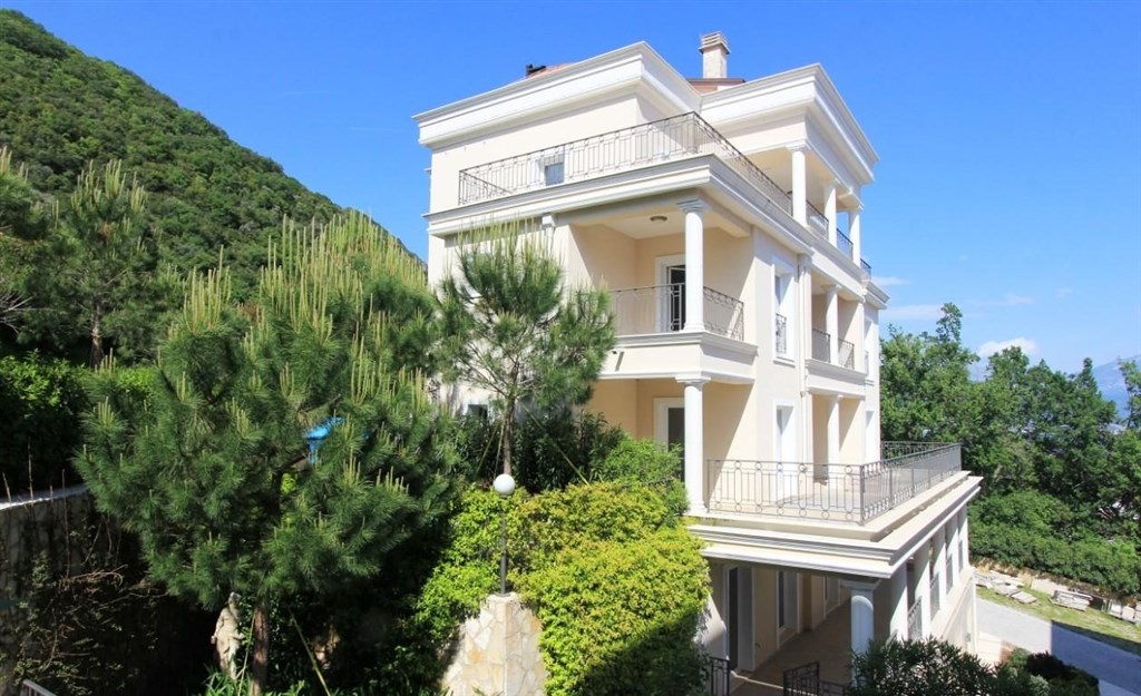 na-prodej-novy-penthouse-s-vyhledem-na-more-djenovici-cerna-hora