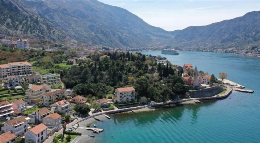 na-prodej-prostorny-apartman-s-vyhledem-na-more-dobrota-cerna-hora