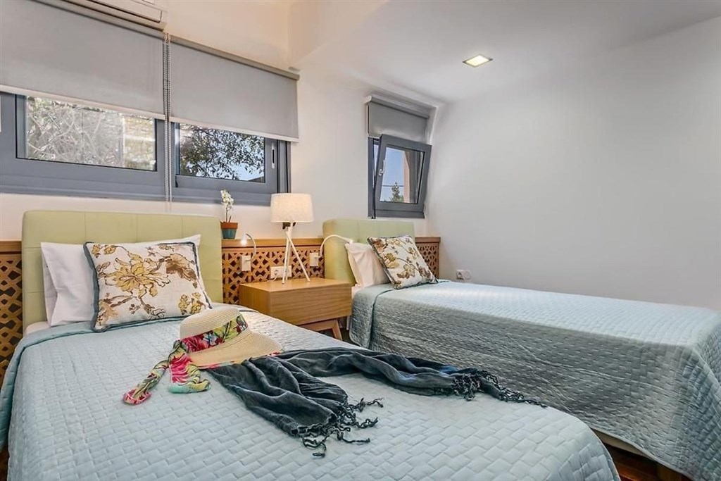 na-prodej-2-prepychove-vily-s-vyhledem-na-more-kreta-recko