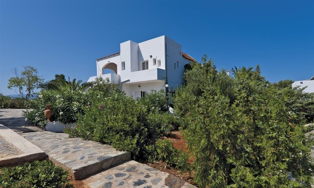 hotel-s-restauraci-a-otevrenym-vyhledem-na-more-kreta-recko