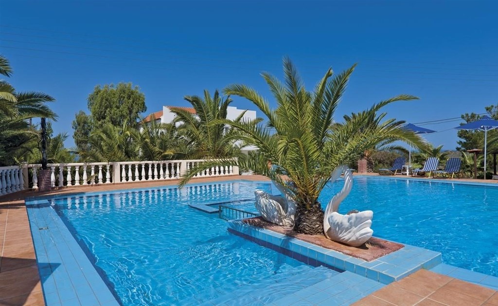 hotel-s-restauraci-a-otevrenym-vyhledem-na-more-kreta-recko