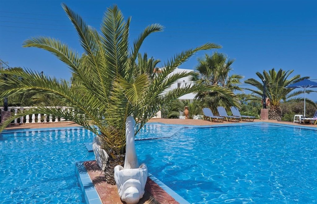 hotel-s-restauraci-a-otevrenym-vyhledem-na-more-kreta-recko