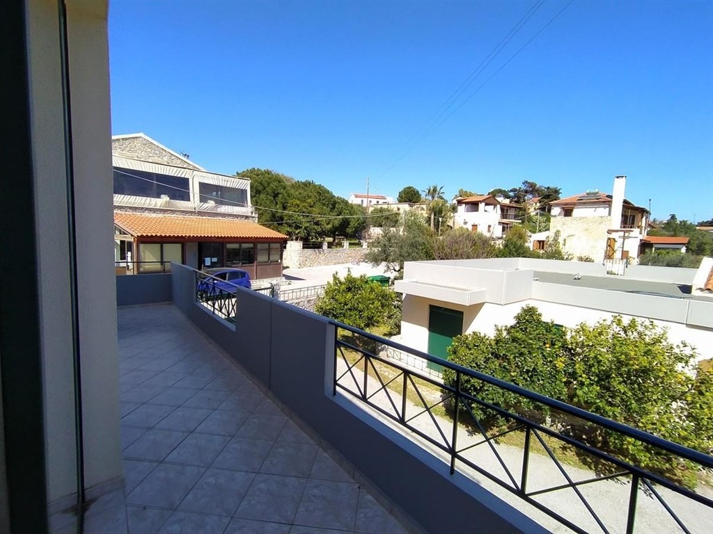 pekny-mezonet-s-velkou-terasou-a-vyhledem-na-more-kreta-recko