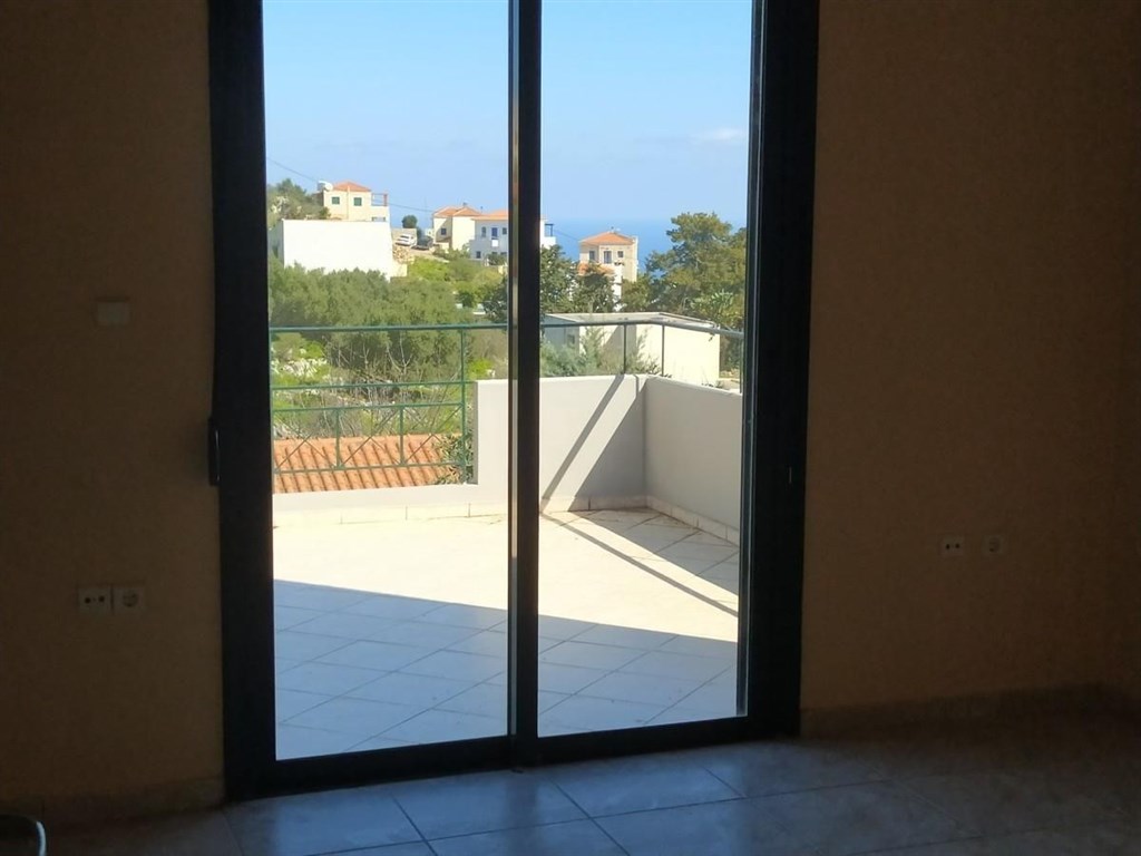 pekny-mezonet-s-velkou-terasou-a-vyhledem-na-more-kreta-recko
