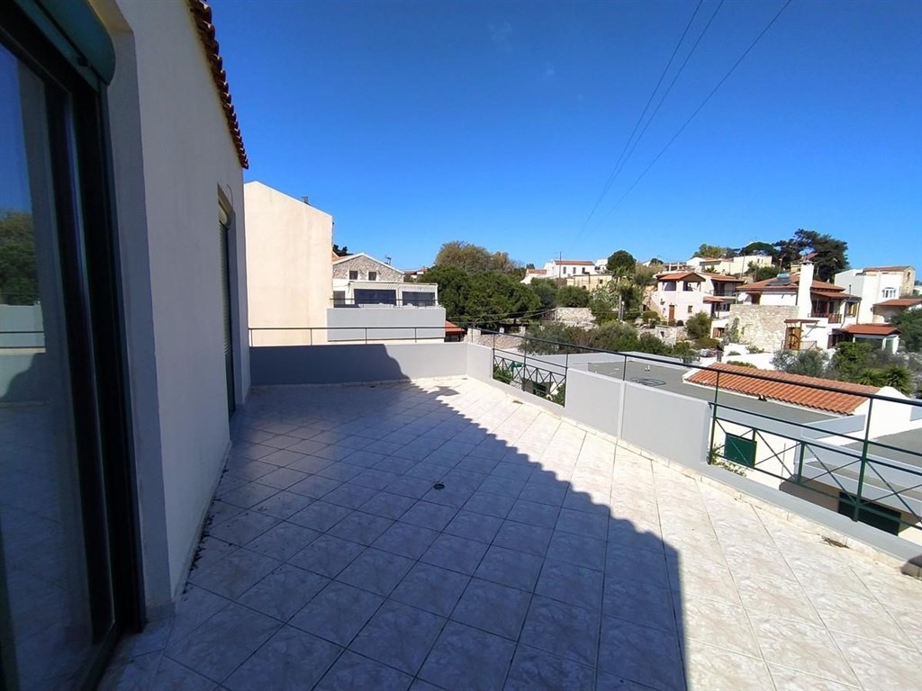 pekny-mezonet-s-velkou-terasou-a-vyhledem-na-more-kreta-recko