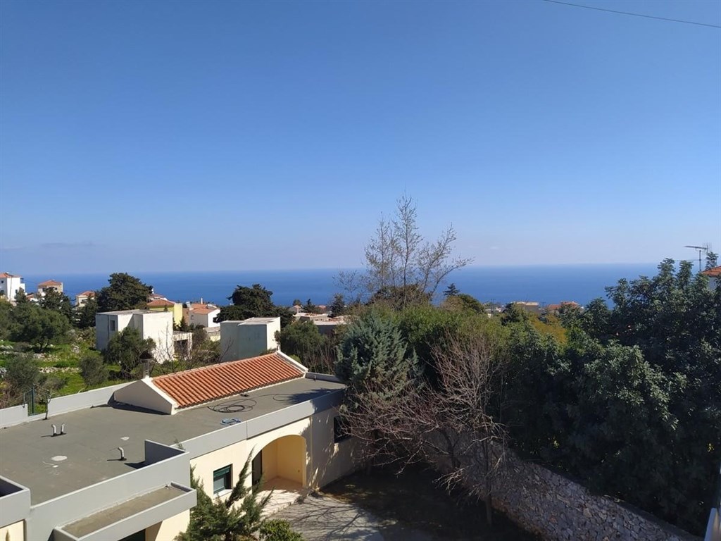 pekny-mezonet-s-velkou-terasou-a-vyhledem-na-more-kreta-recko