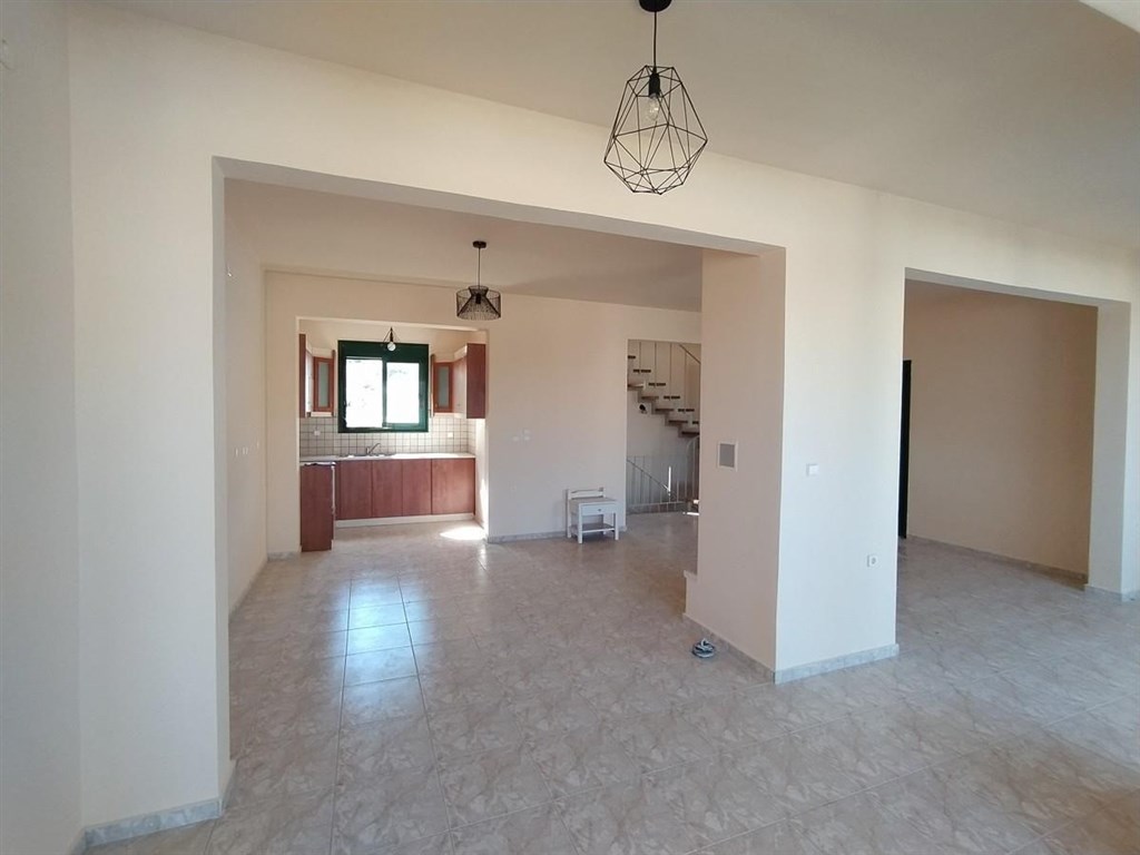 pekny-mezonet-s-velkou-terasou-a-vyhledem-na-more-kreta-recko