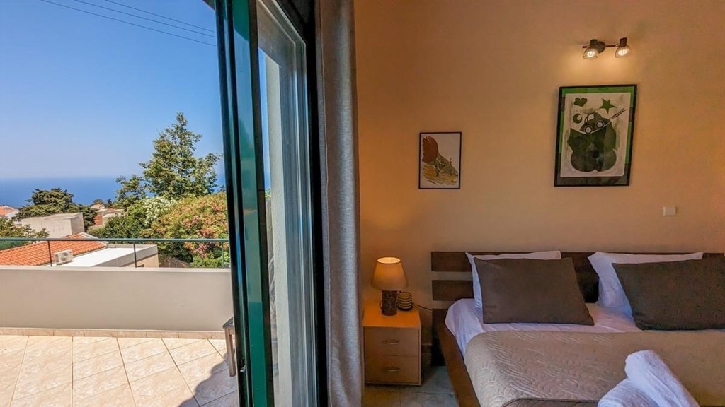 pekny-mezonet-s-velkou-terasou-a-vyhledem-na-more-kreta-recko