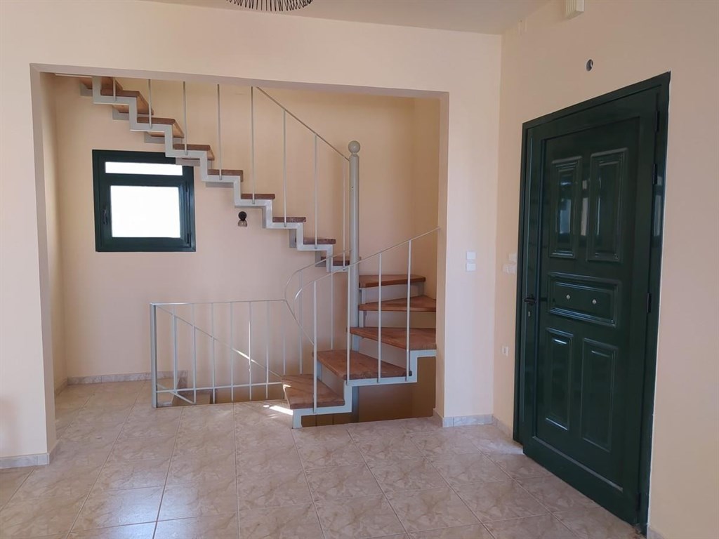 pekny-mezonet-s-velkou-terasou-a-vyhledem-na-more-kreta-recko