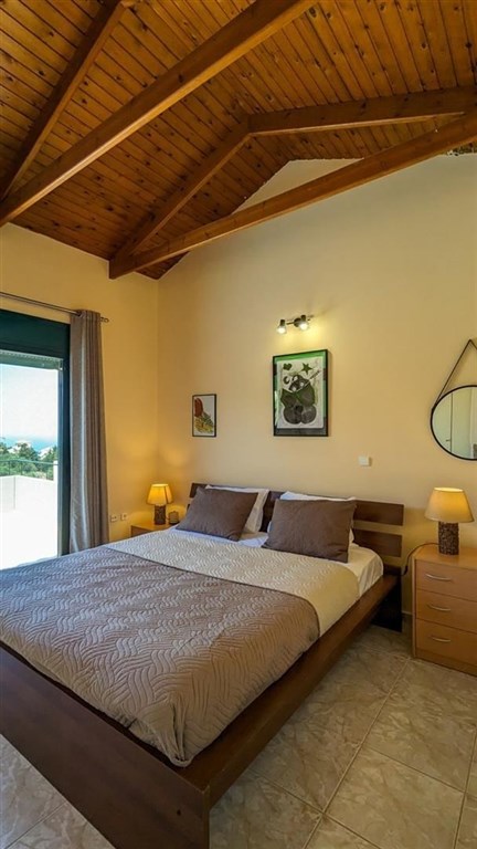 pekny-mezonet-s-velkou-terasou-a-vyhledem-na-more-kreta-recko