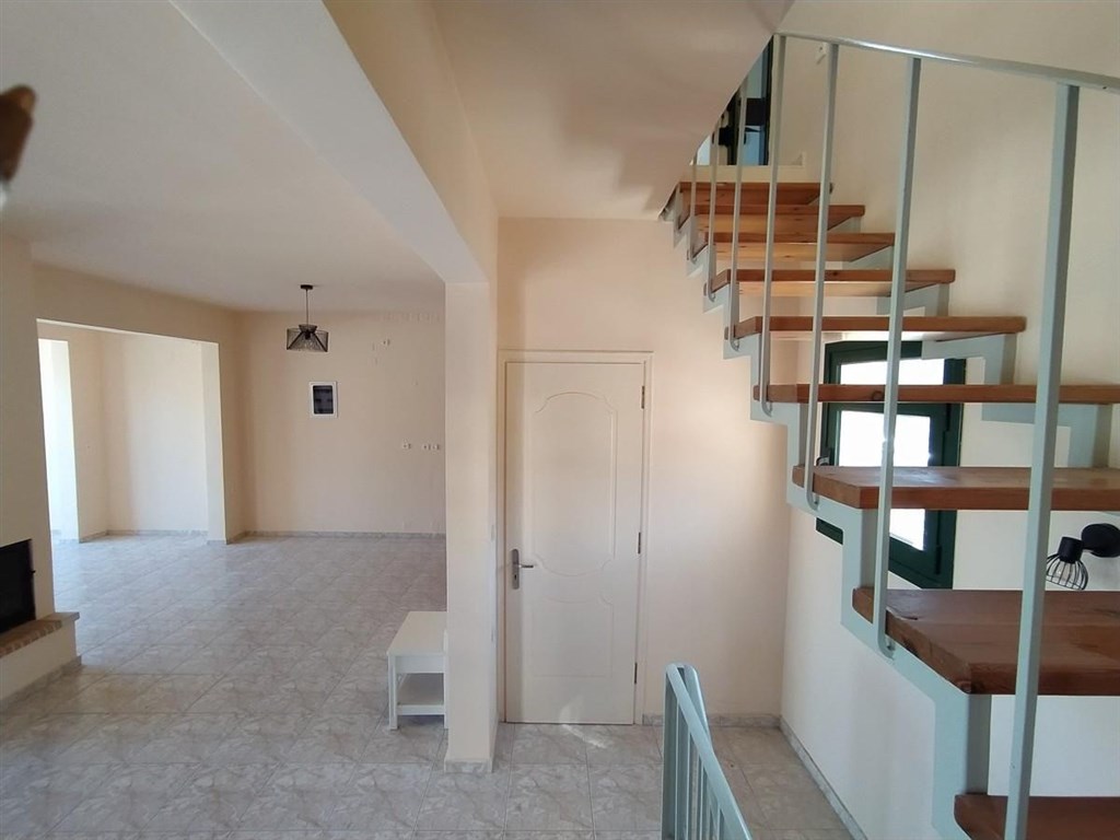 pekny-mezonet-s-velkou-terasou-a-vyhledem-na-more-kreta-recko