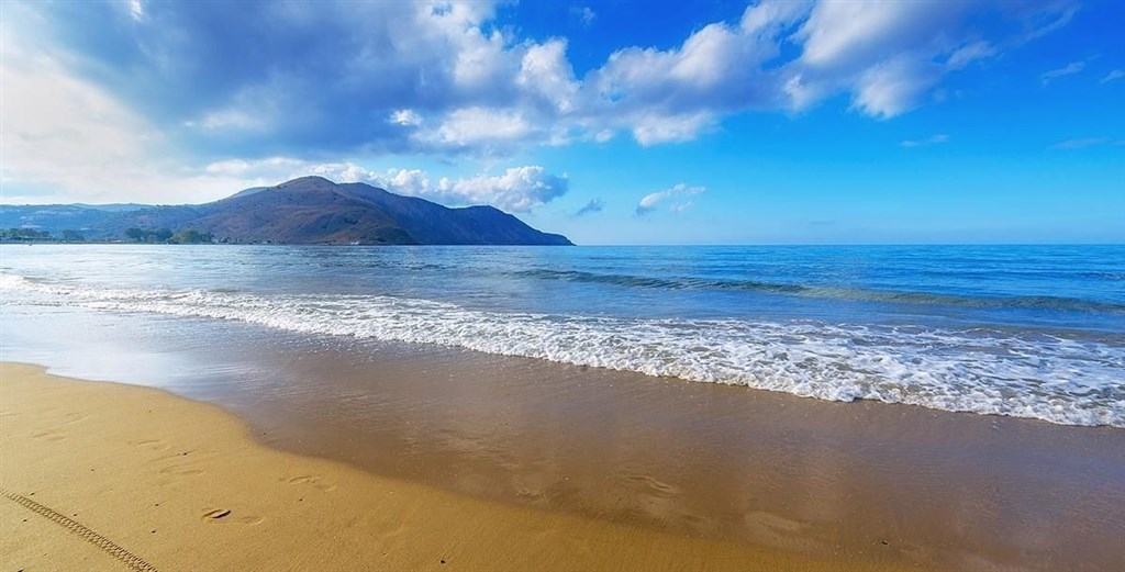 vilovy-komplex-s-bazenem-v-krasnem-prostredi-kreta-recko