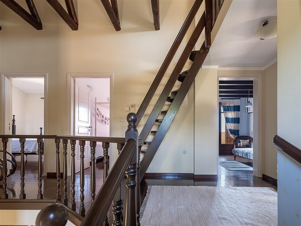 vila-s-dech-beroucimi-vyhledy-na-more-a-bile-hory-kreta-recko