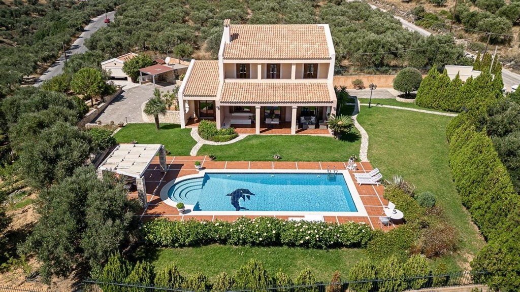vila-s-dech-beroucimi-vyhledy-na-more-a-bile-hory-kreta-recko