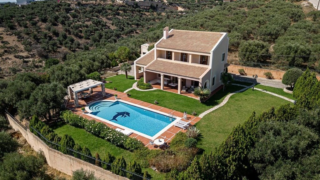 vila-s-dech-beroucimi-vyhledy-na-more-a-bile-hory-kreta-recko