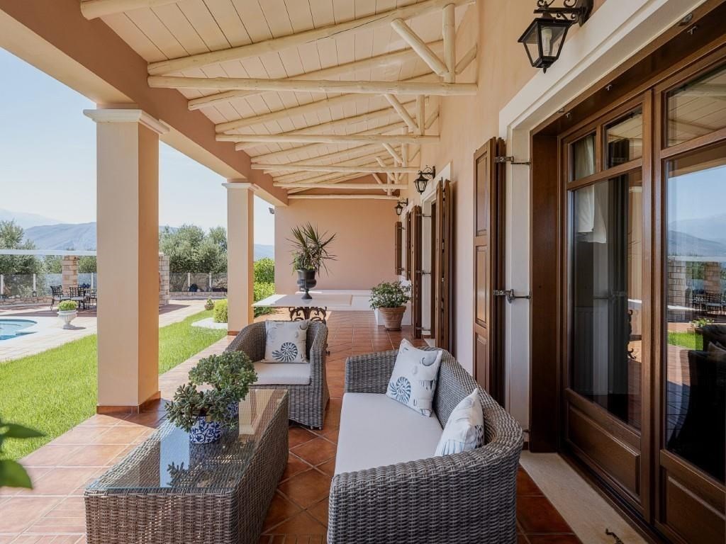 vila-s-dech-beroucimi-vyhledy-na-more-a-bile-hory-kreta-recko