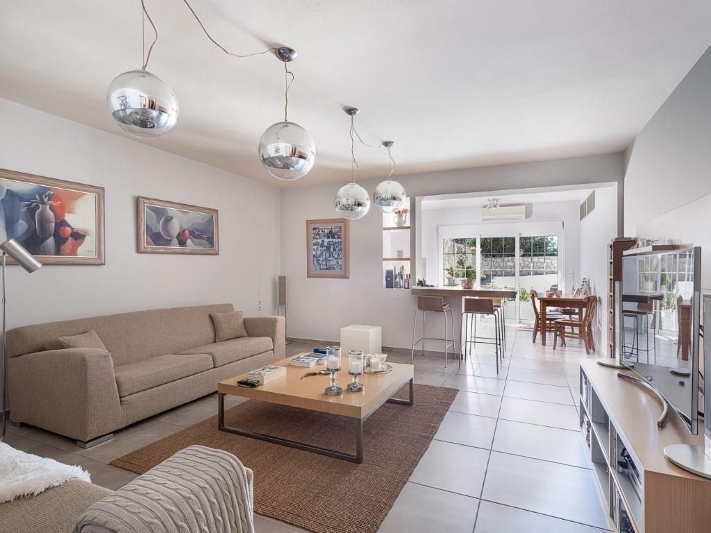 vila-s-dech-beroucimi-vyhledy-na-more-a-bile-hory-kreta-recko