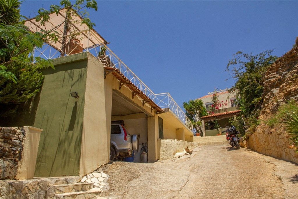 na-prodej-vila-s-bazenem-a-uchvatnym-vyhledem-na-more-kreta-recko