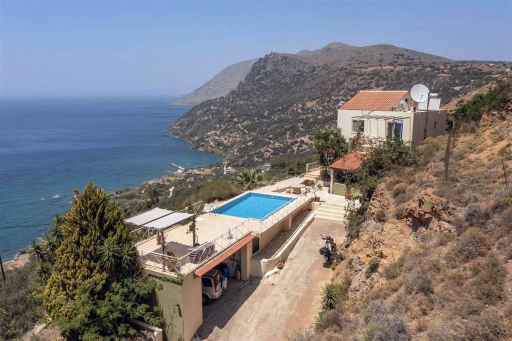 na-prodej-vila-s-bazenem-a-uchvatnym-vyhledem-na-more-kreta-recko