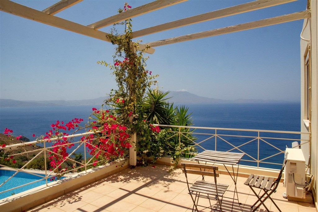 na-prodej-vila-s-bazenem-a-uchvatnym-vyhledem-na-more-kreta-recko