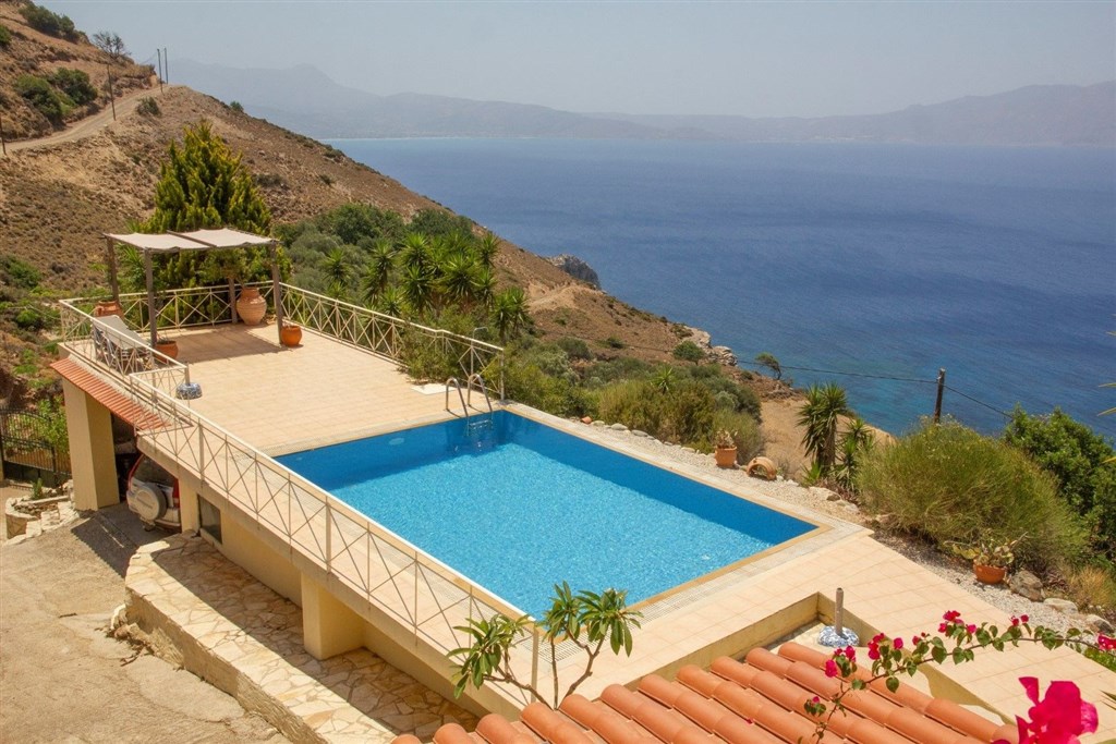 na-prodej-vila-s-bazenem-a-uchvatnym-vyhledem-na-more-kreta-recko