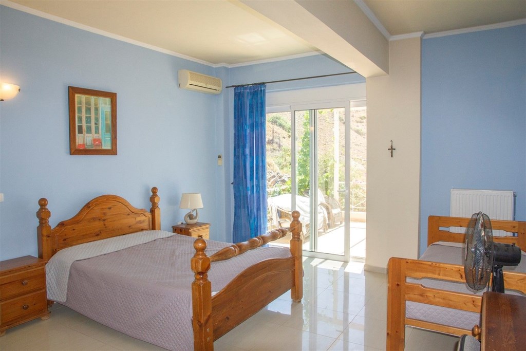 na-prodej-vila-s-bazenem-a-uchvatnym-vyhledem-na-more-kreta-recko