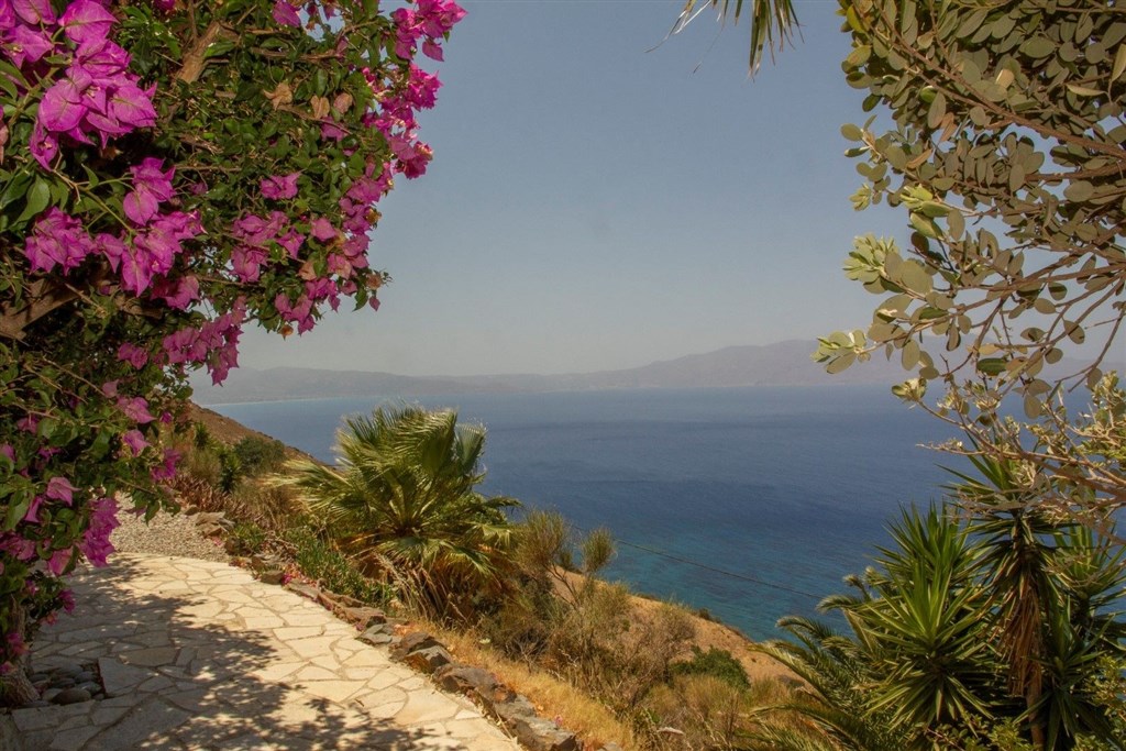 na-prodej-vila-s-bazenem-a-uchvatnym-vyhledem-na-more-kreta-recko