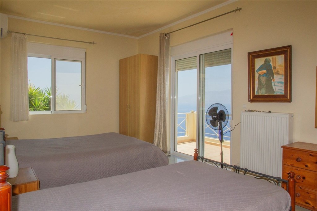 na-prodej-vila-s-bazenem-a-uchvatnym-vyhledem-na-more-kreta-recko