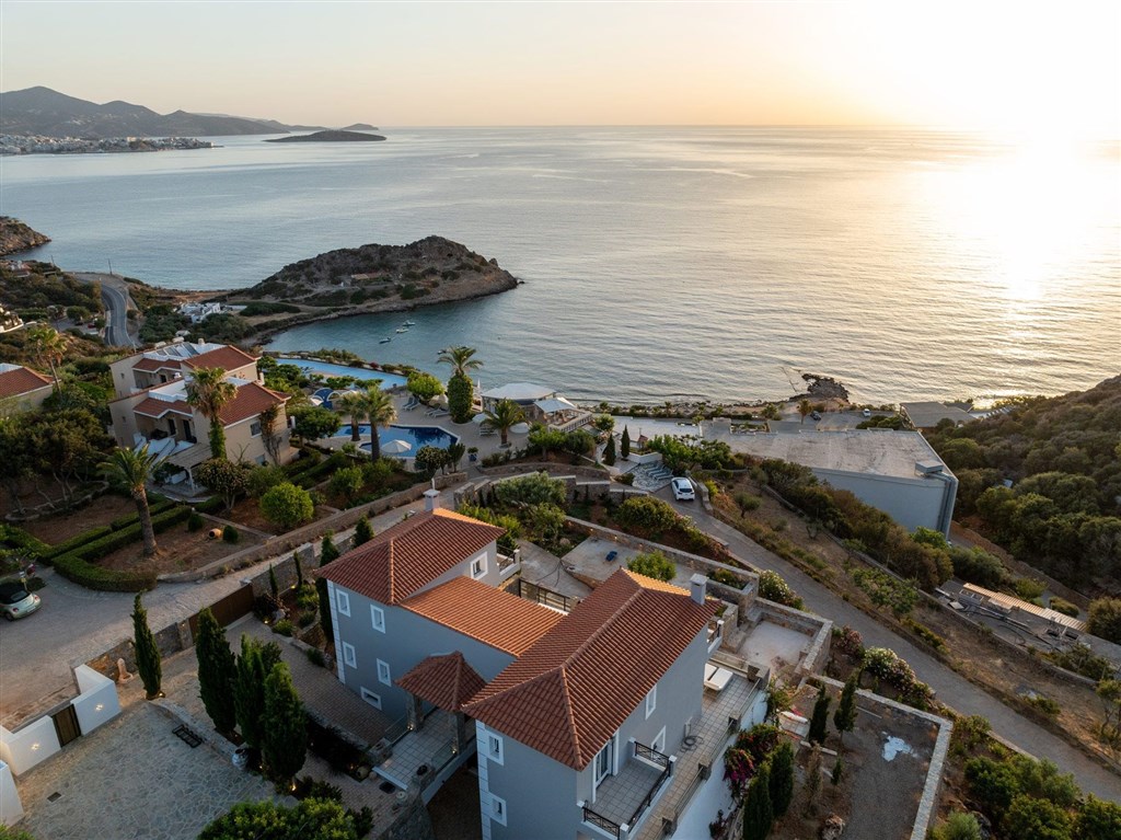 na-prodej-luxusni-designova-vila-s-vyhledem-na-more-kreta-recko