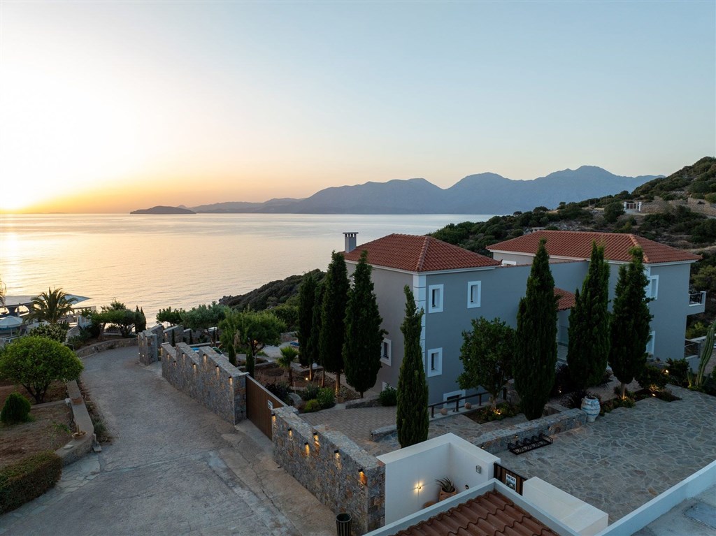na-prodej-luxusni-designova-vila-s-vyhledem-na-more-kreta-recko