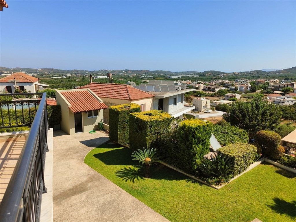 na-prodej-tradicni-vila-s-upravenou-zahradou-kreta-recko