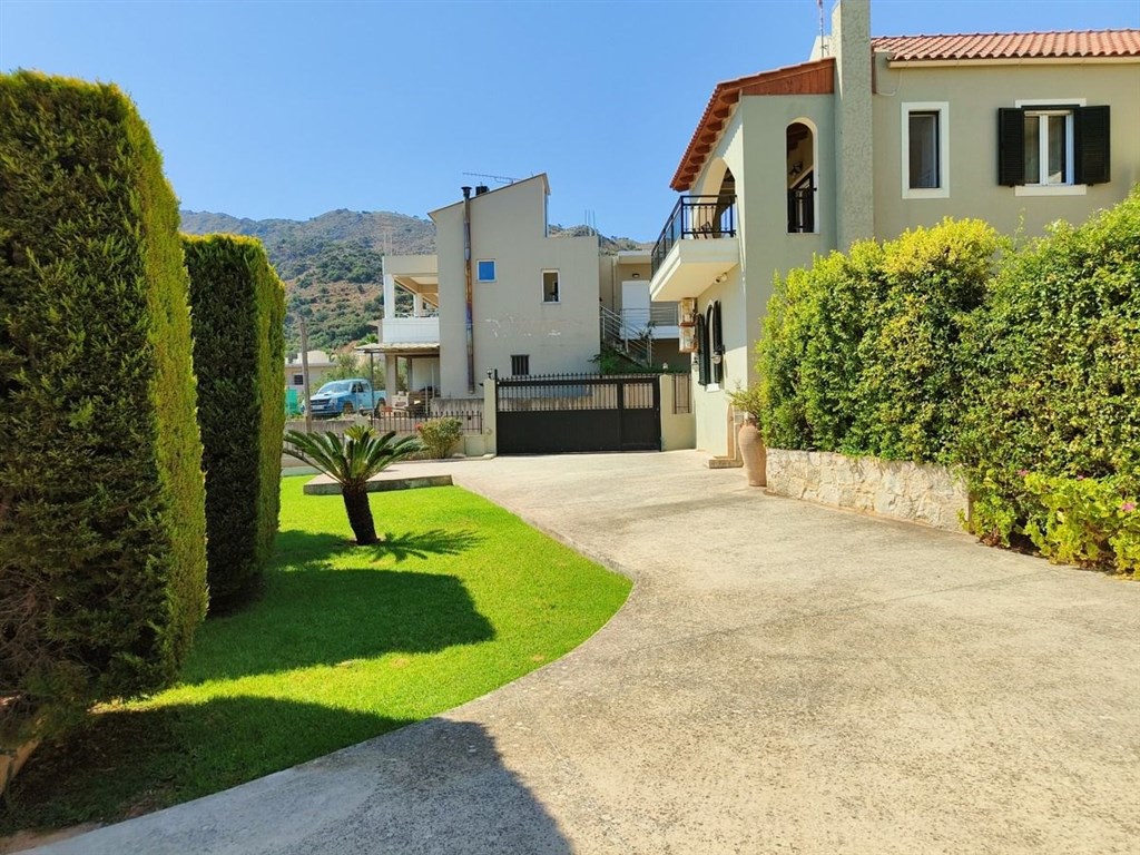 na-prodej-tradicni-vila-s-upravenou-zahradou-kreta-recko