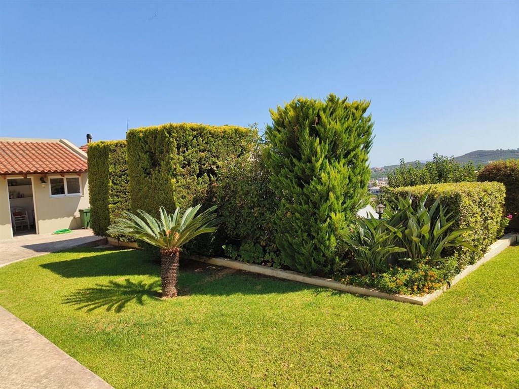 na-prodej-tradicni-vila-s-upravenou-zahradou-kreta-recko