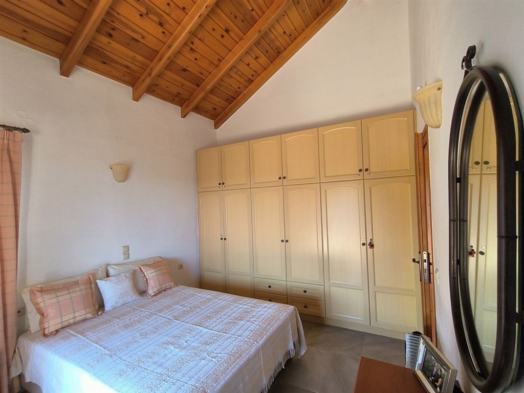 na-prodej-tradicni-vila-s-upravenou-zahradou-kreta-recko